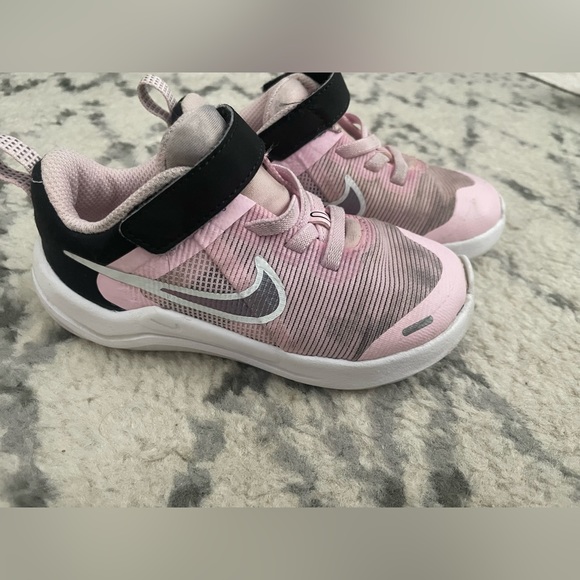 Nike Toddler Shoes - Picture 2 of 5